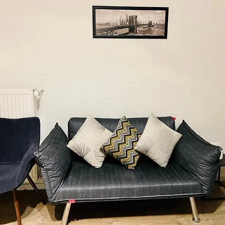 Etzel Apartment